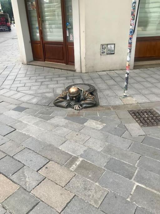 1St May Plaza Братислава Экстерьер фото